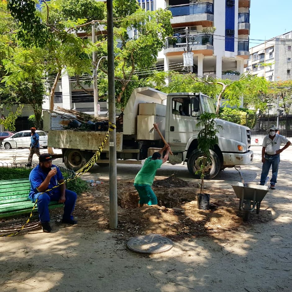 Subprefeitura da Grande Tijuca coordena mutirão para revitalizar praças