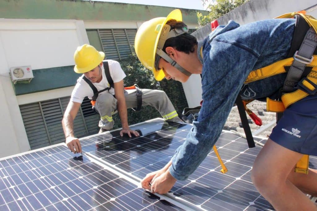 Placas Solar na Escola Eliezer Max