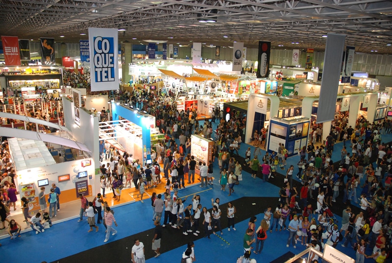 Chimamanda ABRE BIENAL DO LIVRO RIO 2025 EM EDIÇÃO HISTÓRICA QUEBRA O TÍTULO DE CAPITAL Mundial do Livro 1 Foto Bienal Chimamanda ABRE Bienal do Livro Rio 2025 Em Edição Histórica Que Celera O Título De Capital Mundial DO Livro