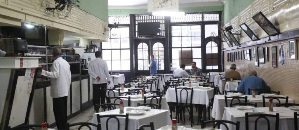 Após quase fechar, Bar Luiz, no Centro do Rio, celebra 133 anos 1 xbar luiz vai fechar.jpg.pagespeed.ic .EQUa Z2bbF Após quase fechar, Bar Luiz, no Centro do Rio, celebra 133 anos