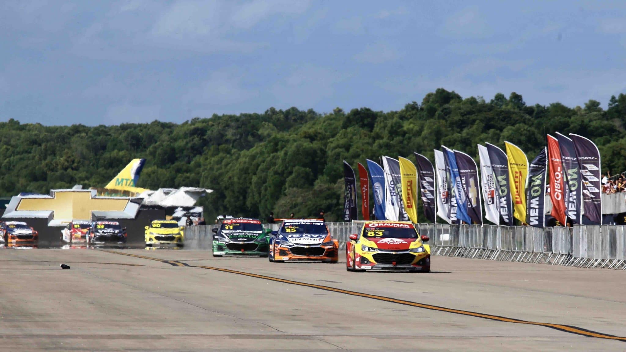 Aeroporto do Galeão se prepara para receber corrida histórica da Stock Car  neste fim de semana - Diário do Rio de Janeiro