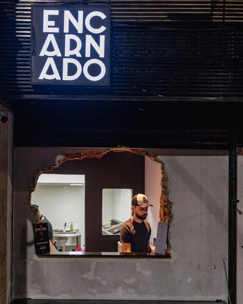 Encarnado Burger inaugura dois novos espaços em Botafogo e Ipanema 1 Encarnado Burger Botafogo Cre. Barro CC Encarnado Burger inaugura dois novos espaços em Botafogo e Ipanema