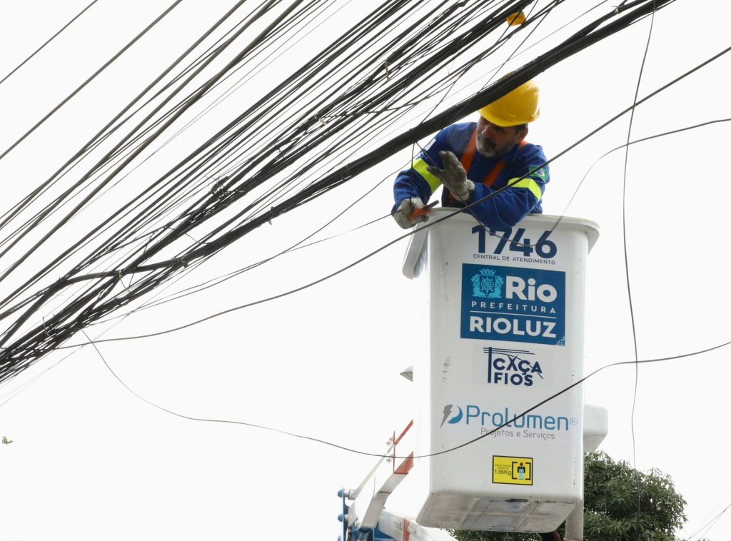 ‘Caça fios’: Prefeitura inicia projeto para retirada de fiação abandonada ou mal colocada na cidade do Rio 3 WhatsApp Image 2022 10 25 at 10.10.04 ‘Caça fios’: Prefeitura inicia projeto para retirada de fiação abandonada ou mal colocada na cidade do Rio