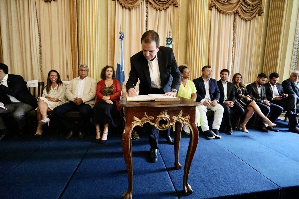 Quintino: Teria Eduardo Paes ido demais para a esquerda? 5 Posse Foto BETH SANTOS Quintino: Teria Eduardo Paes ido demais para a esquerda?