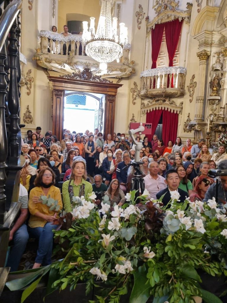 cbb66b89 52aa 4bea 9ed1 62dc686b5697 Do sagrado ao profano; bares, blocos de carnaval e igrejas históricas lotam Praça XV e o Centro no fim de semana