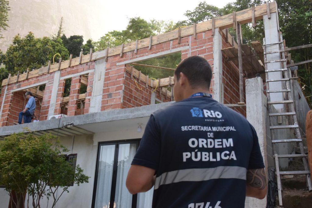 Prefeitura do Rio realiza demolição de construções irregulares em área nobre no Joá 2 53203249293 3485a08ccc o Prefeitura do Rio realiza demolição de construções irregulares em área nobre no Joá