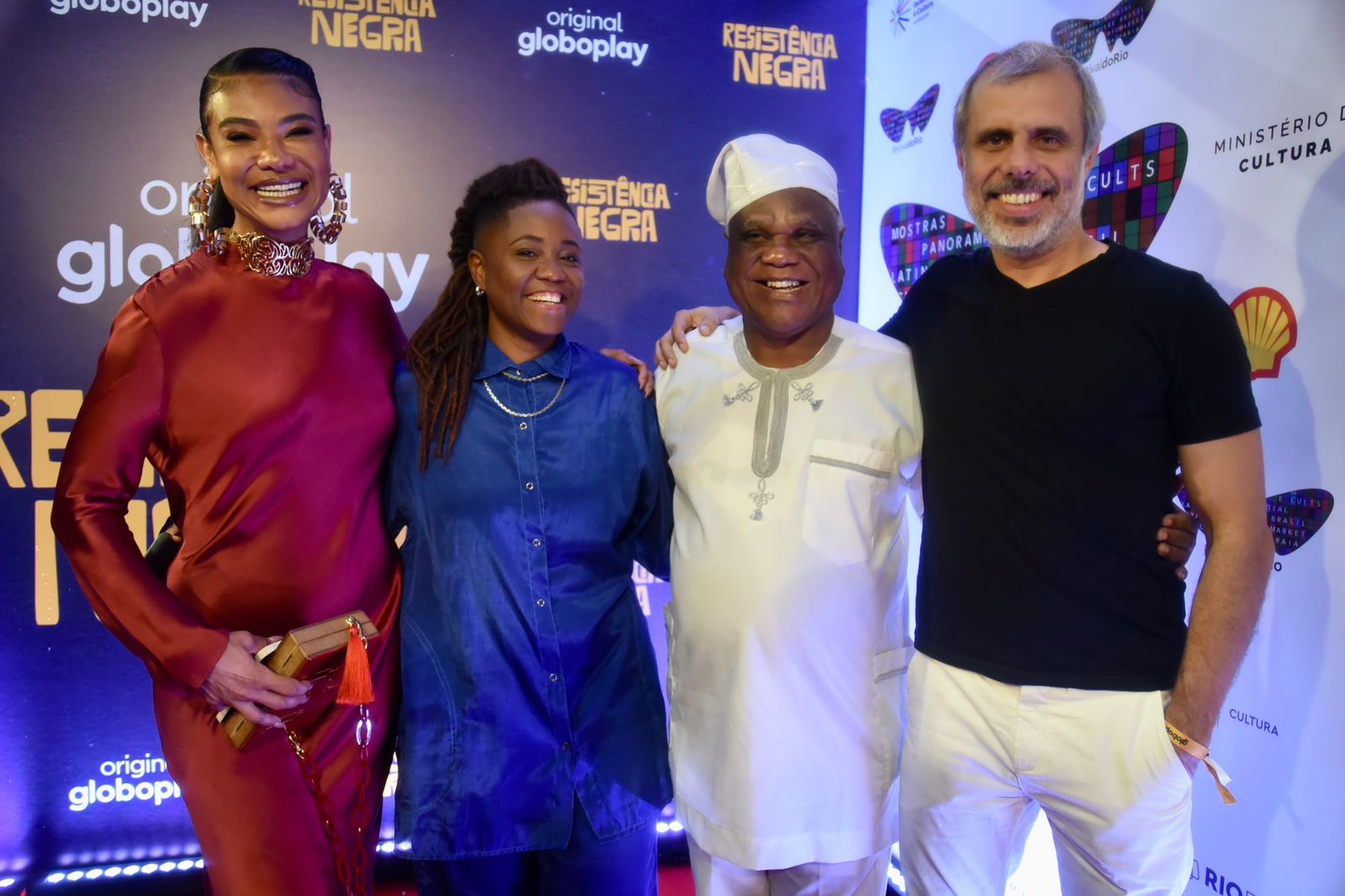 Durante estréia da série Resistência Negra, na foto, estão Samantha Almeida, Mayara Aguiar, Prof Dr Babalaô Ivanir dos Santos e Erick Bretas.