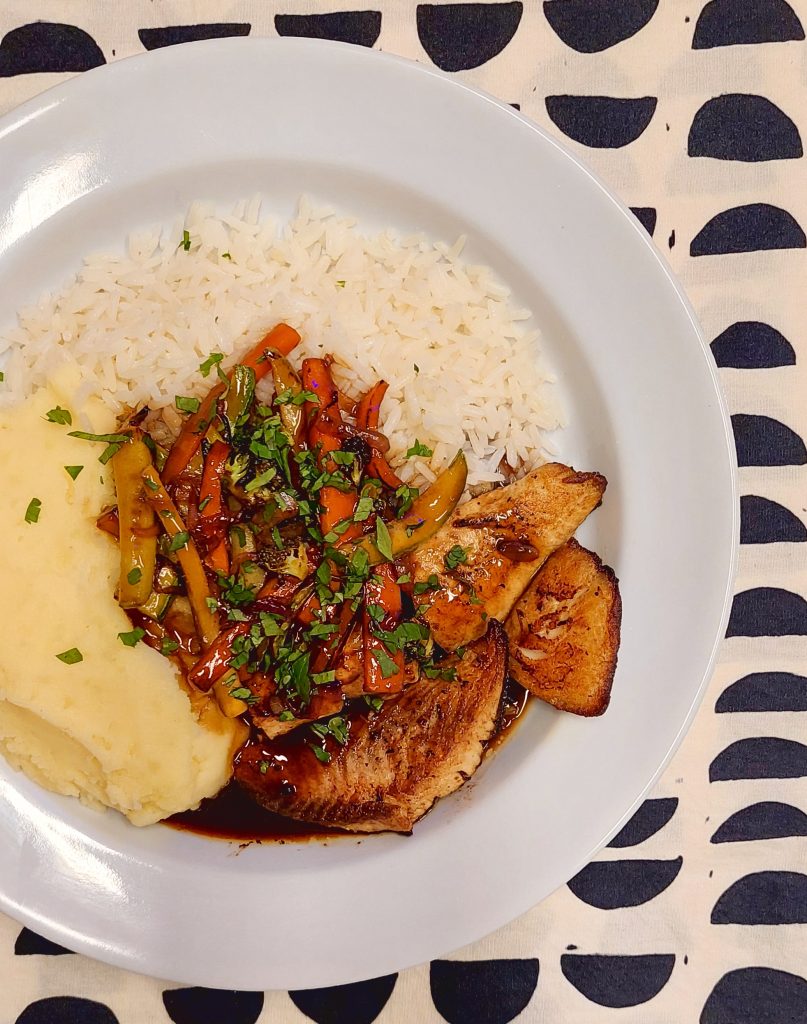 Cotí, em Copacabana, ganha novo menu para o almoço 3 peixe ao molho de ostra foto Camila Felix Cotí, em Copacabana, ganha novo menu para o almoço