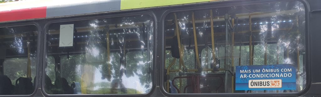 20231117 120901 Sensação térmica dentro de ônibus sem ar-condicionado e com janelas que não abrem passa dos 40 graus