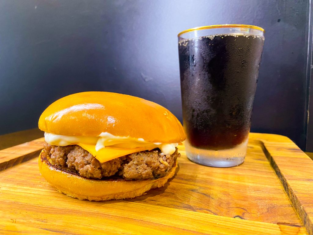 Hamburgueria gourmet, The BBurgers, realiza ações promocionais do sanduíche na Black Friday 1 Combo 1 Black The BB Hamburgueria gourmet, The BBurgers, realiza ações promocionais do sanduíche na Black Friday
