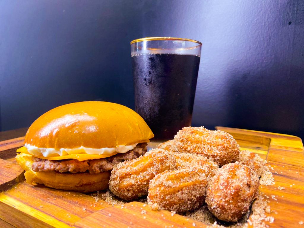 Hamburgueria gourmet, The BBurgers, realiza ações promocionais do sanduíche na Black Friday 3 Combo 3 Black The BB Hamburgueria gourmet, The BBurgers, realiza ações promocionais do sanduíche na Black Friday