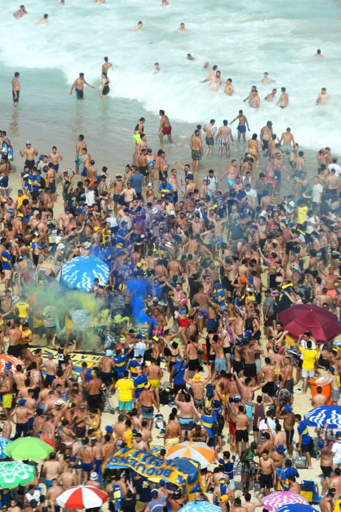 Torcedores do Boca Juniors voltam a lotar trecho da Praia de Copacabana 3 WhatsApp Image 2023 11 03 at 15.16.04 1 Torcedores do Boca Juniors voltam a lotar trecho da Praia de Copacabana