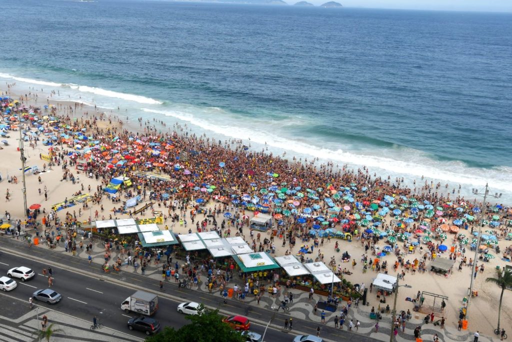 Torcedores do Boca Juniors voltam a lotar trecho da Praia de Copacabana 6 WhatsApp Image 2023 11 03 at 15.30.53 Torcedores do Boca Juniors voltam a lotar trecho da Praia de Copacabana