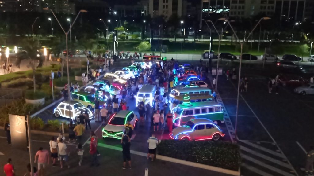 FotoConcentracao Barra, Lagoa e Copacabana terão desfile de carros antigos com luzes de Natal