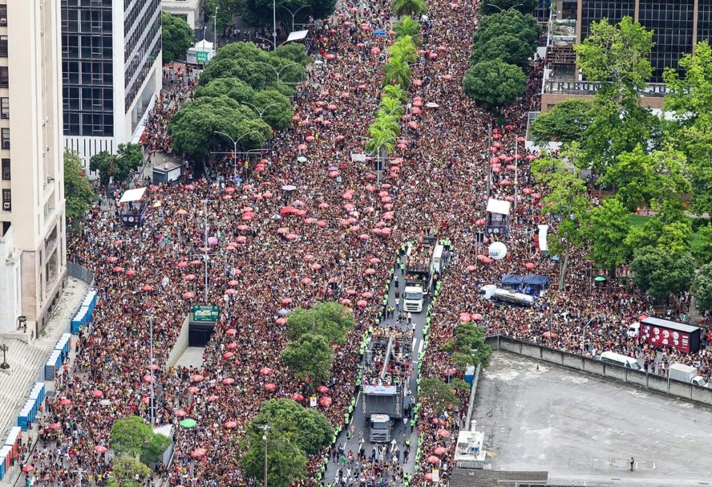 bloco da gold leo santana megabloco centro rio de janeiro 1 Megabloco de Leo Santana leva 500 mil pessoas ao Centro do Rio neste sábado