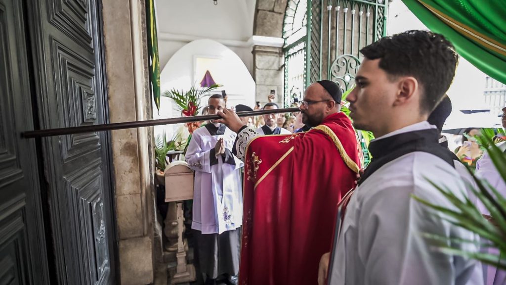 WhatsApp Image 2024 03 26 at 13.10.24 1 Igreja dos Mercadores terá cerimônia de Lava-Pés nesta quinta, com Coral, Orquestra e Procissão