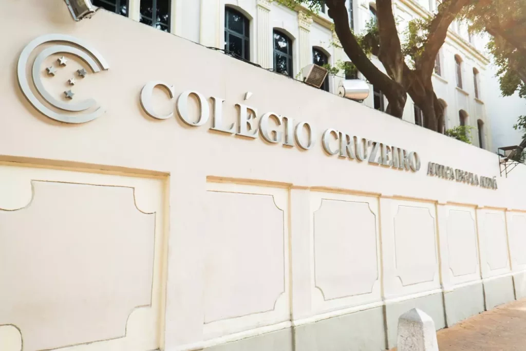 FACHADA COLEGIO CRUZEIRO Veja as mensalidades das 8 escolas mais caras do RJ