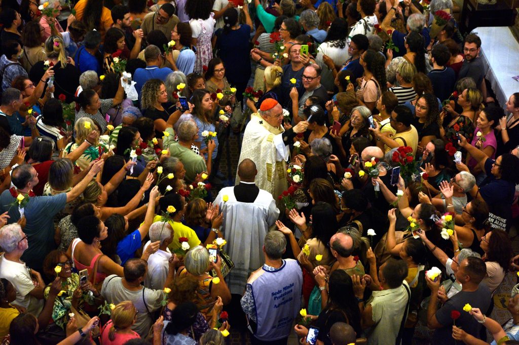 Dom Orani e Rosas Milhares de devotos celebram o Dia de Santa Rita de Cássia no Centro do Rio