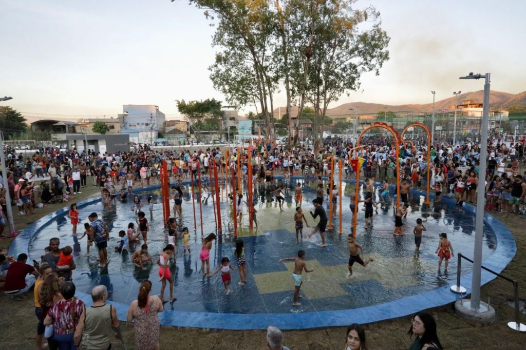 torres de agua parque realengo Com quadras, churrasqueiras e torres d'água, Parque Realengo é inaugurado na Zona Oeste do Rio