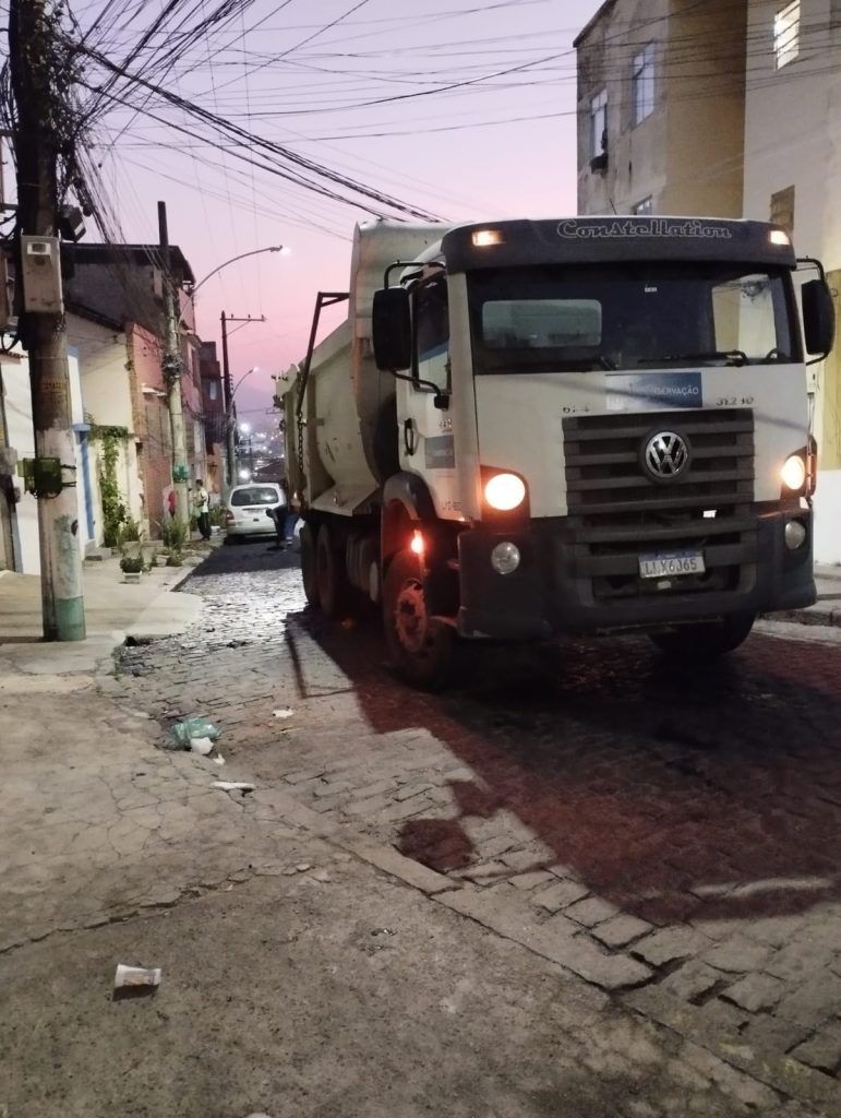 IMG 20240723 WA0095 1 Moradores do Morro do Pinto, no Santo Cristo, criticam nova pavimentação das ruas: 'os paralelepípedos preservam a história'