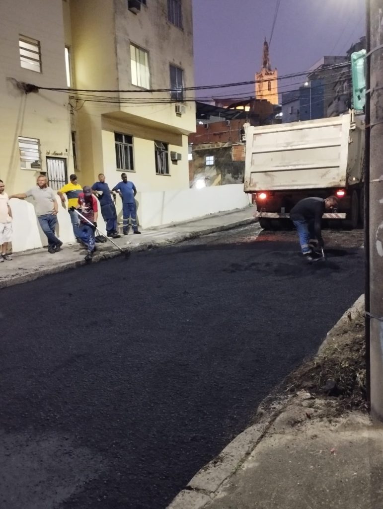 IMG 20240723 WA0097 Moradores do Morro do Pinto, no Santo Cristo, criticam nova pavimentação das ruas: 'os paralelepípedos preservam a história'