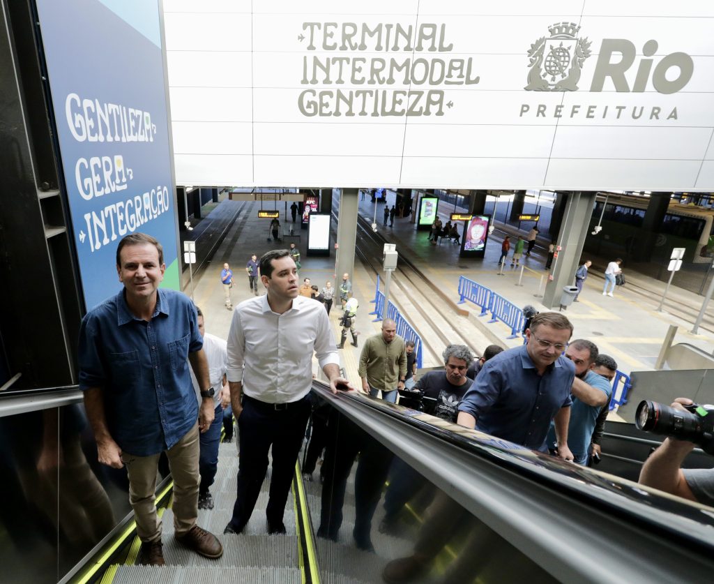 Gentileza1 Foto BETH SANTOS Eduardo Paes visita Terminal Gentileza e promete revolução nos ônibus convencionais do Rio