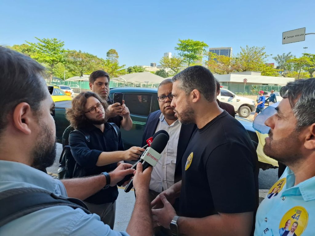 IMG 20240828 WA0046 Rodrigo Amorim faz caminhada no Santos Dumont e critica "Máfia do Reboque"