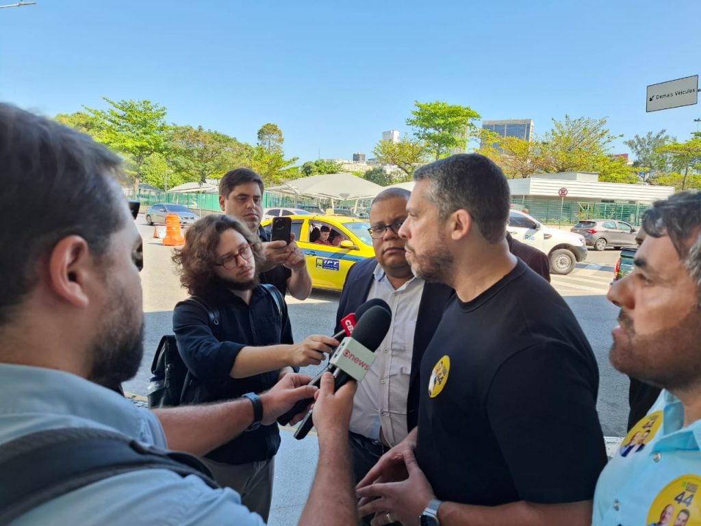 IMG 20240828 WA0049 Rodrigo Amorim faz caminhada no Santos Dumont e critica "Máfia do Reboque"