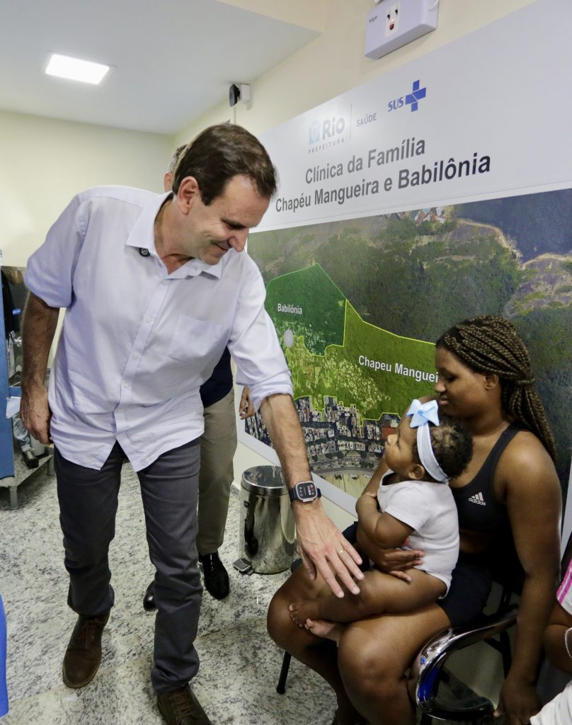 Clinica Foto BETH SANTOS Eduardo Paes visita clínica da família no Chapéu Mangueira e Babilônia e anuncia nova unidade de saúde no Vidigal