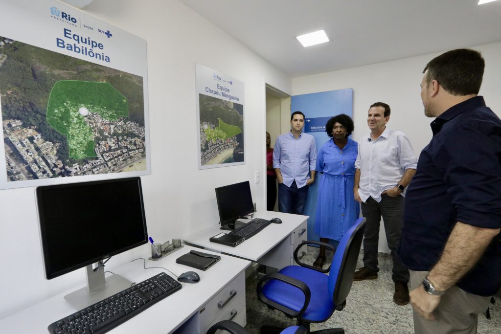 Clinica1 Foto BETH SANTOS Eduardo Paes visita clínica da família no Chapéu Mangueira e Babilônia e anuncia nova unidade de saúde no Vidigal