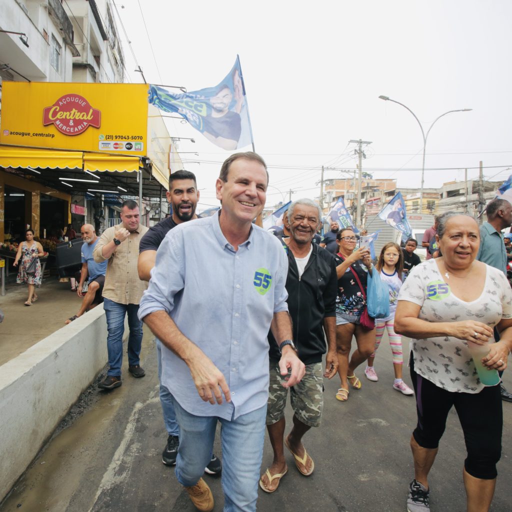 Correata2 Foto TATA BARRETO Eduardo Paes realiza correata em Rio das Pedras e Muzema, destacando investimentos nas comunidades