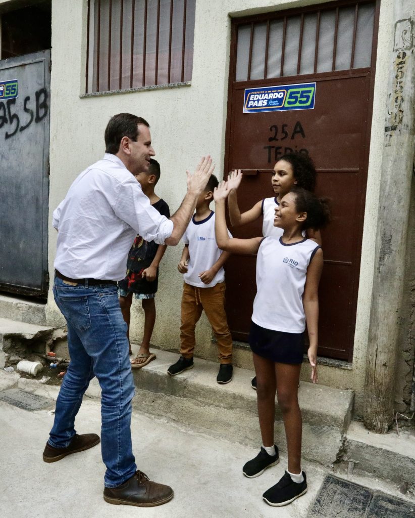 EDI Foto BETH SANTOS 1 Eduardo Paes visita creche em Curicica e promete 13 mil novas vagas em creches no Rio