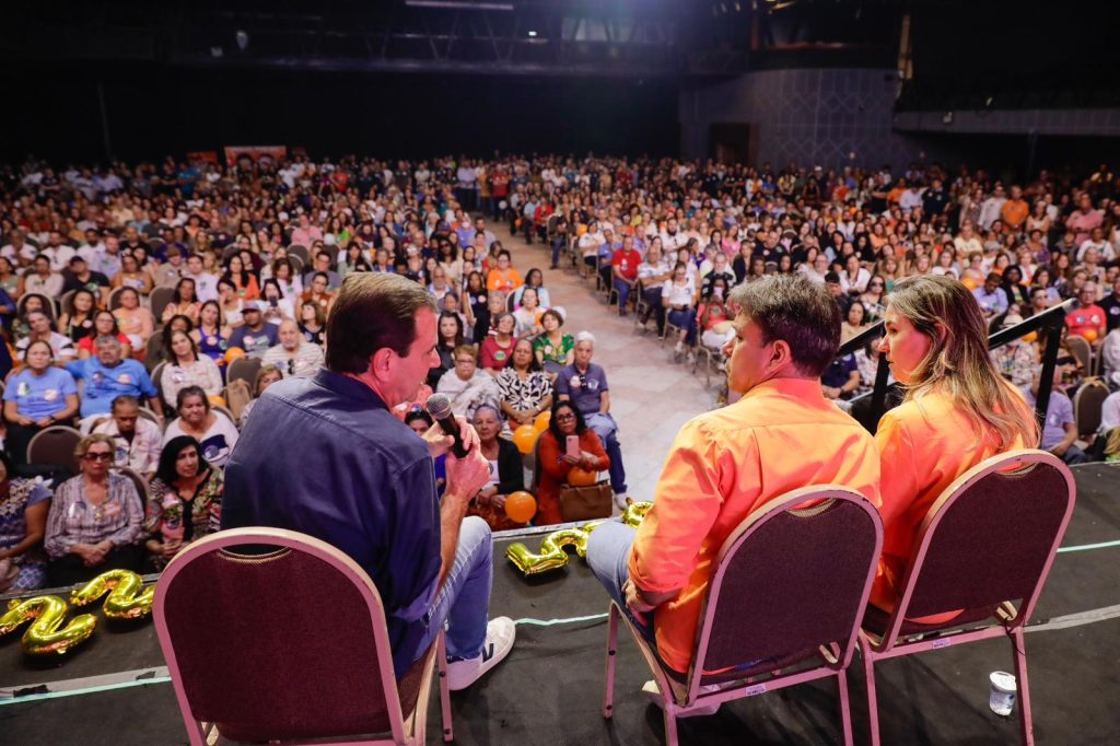 Eduardo Paes e Carlo Caiado Eduardo Paes afaga bolsonarismo em evento com Carlo Caiado