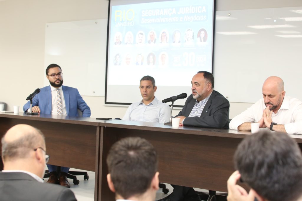 PUC-RJ sedia debate sobre segurança jurídica no ecossistema de negócios do Rio 1 Entre os assuntos abordados estava a reativacao da Bolsa de Valores carioca Divulgacao PUC-RJ sedia debate sobre segurança jurídica no ecossistema de negócios do Rio