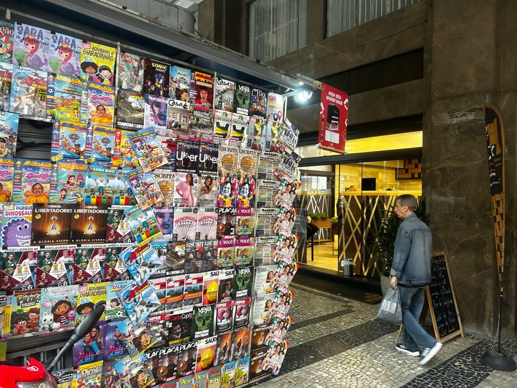 Restaurante no Centro do Rio e bloqueado por banca de jornal 1 Restaurante no Centro do Rio é bloqueado por banca de jornal