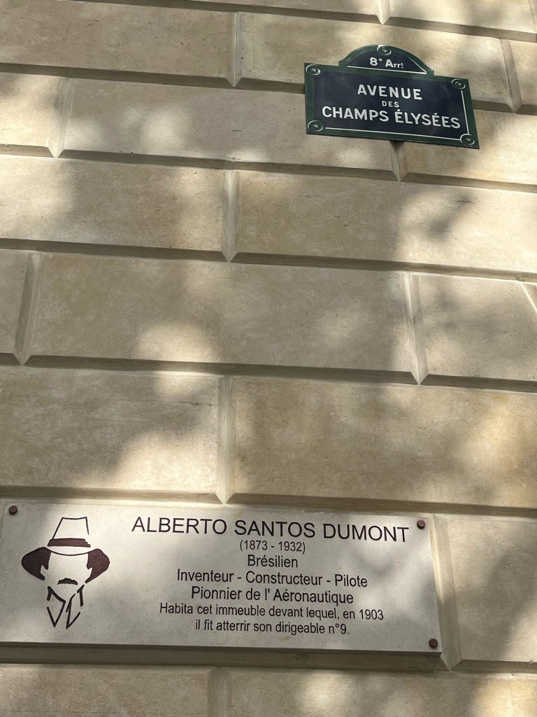 image1 Santos-Dumont em Paris: um encontro emocionante na Champs-Élysées