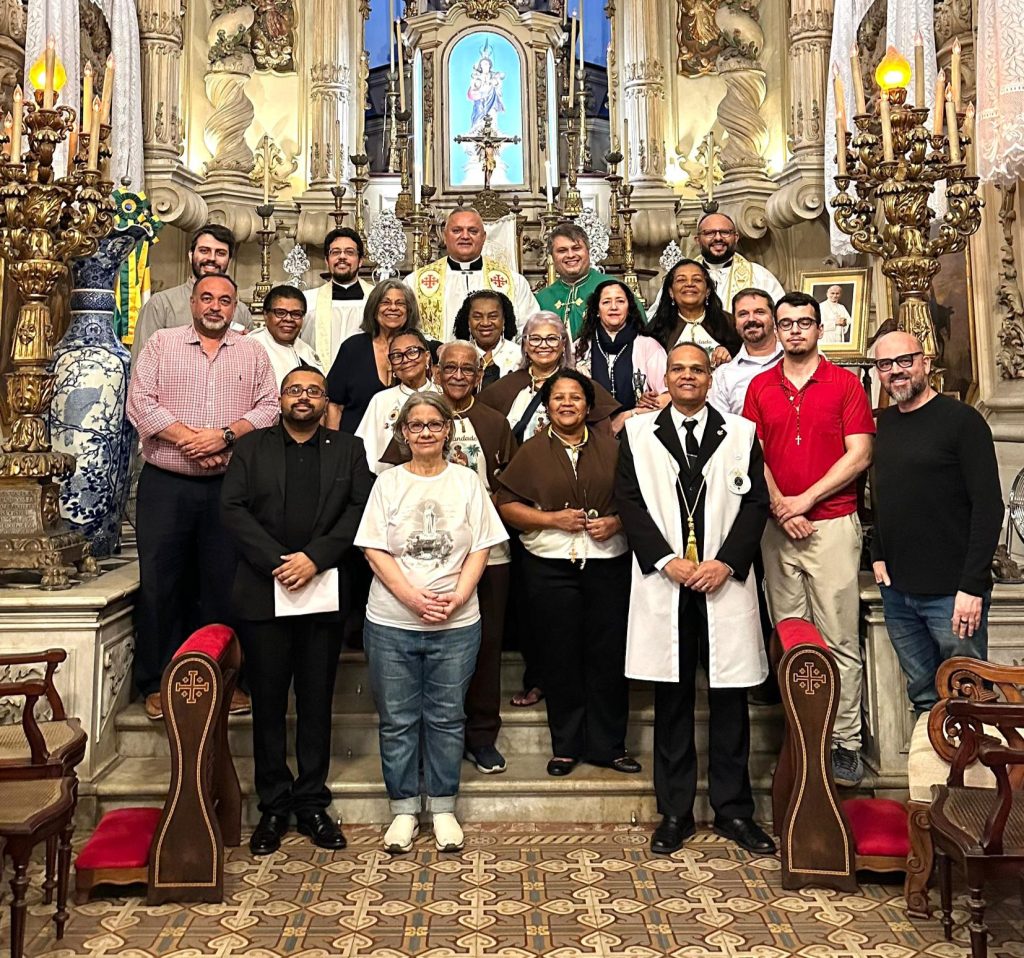 Dia Mundial do Rosario Lotada de devotos, Igreja de N. Sra. da Lapa dos Mercadores celebra o Dia Mundial do Rosário