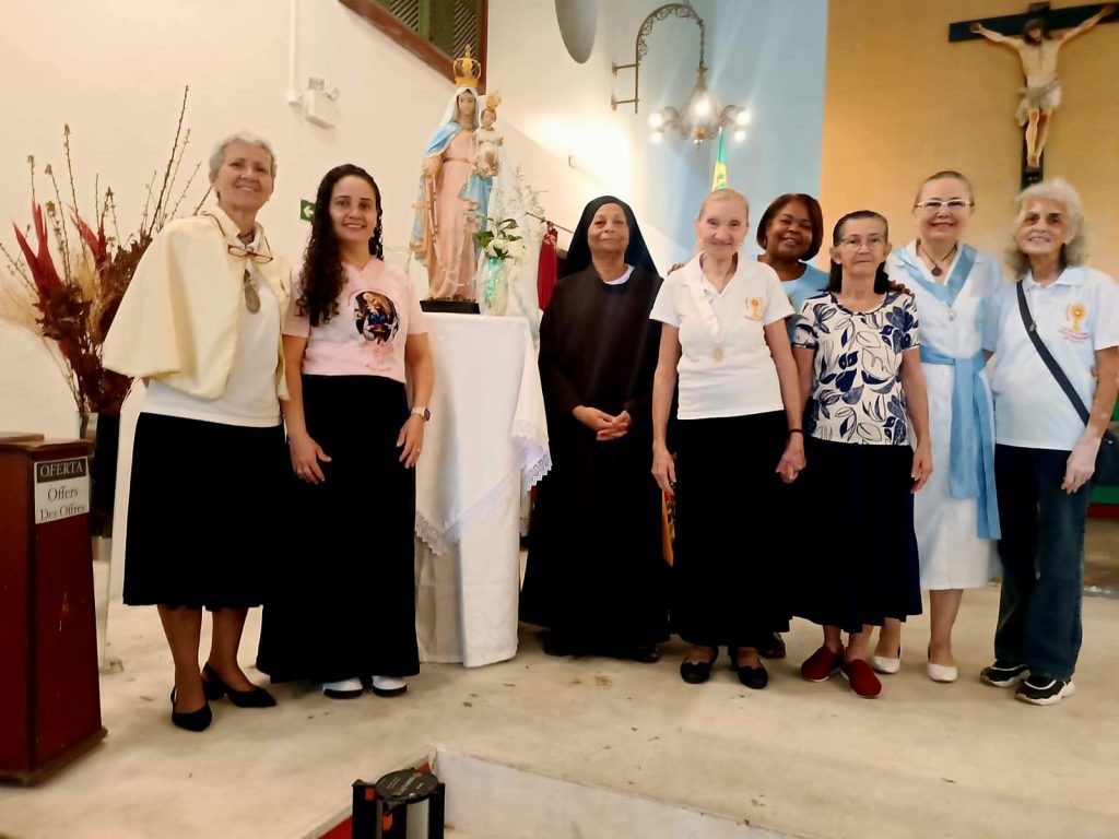 Irmas com Maria 1 Missa em Ação de Graças pela Associação de N. Sra. do Rosário e S. Benedito conta com a presença da Família Real brasileira